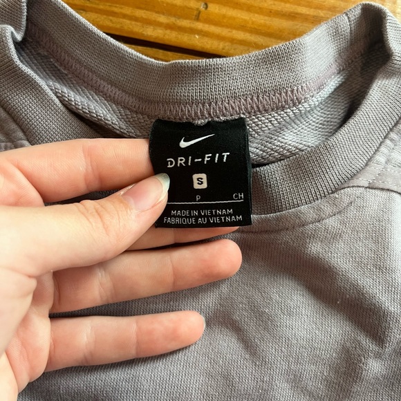 (416) *LAVENDER NIKE CREWNECK* - Picture 7 of 9